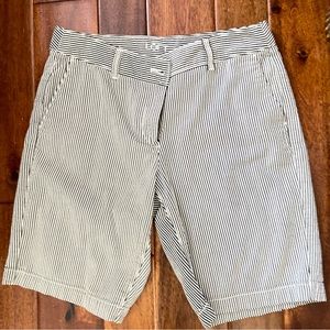An Taylor Navy White stripes side pocket shorts Size 6